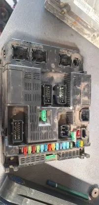 Peugeot 307 Fuse module 3419