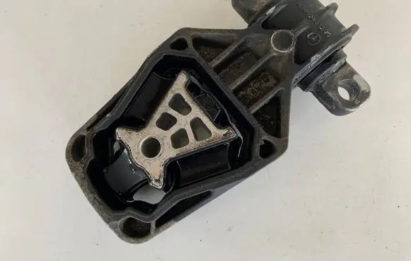 Mercedes-Benz CLA C117 X117 W117 Engine mount bracket A2462401209