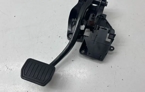 Tesla Model 3 Brake pedal 104469100D KSR222591352040