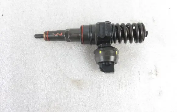 Skoda Fabia Mk1 (6Y) Fuel injector 0414720037 038130073AJ