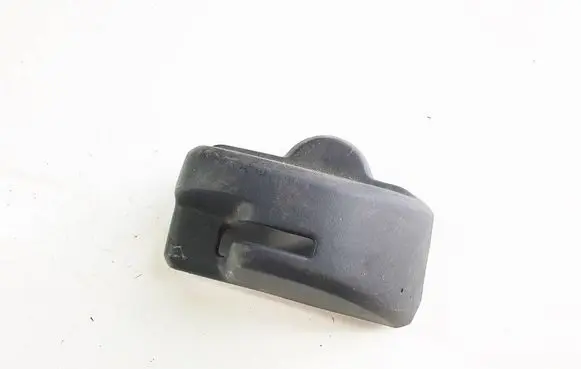 Isuzu D-Max Fuel tank opening switch 