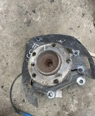 BMW 5 E39 Front wheel hub