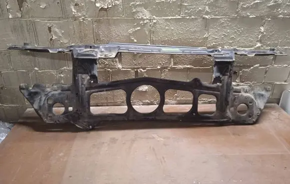 Radiator support slam panel bracket