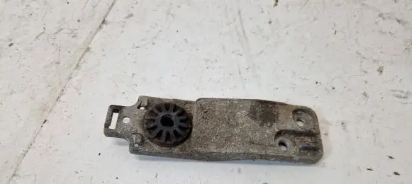 Radiator mount bracket