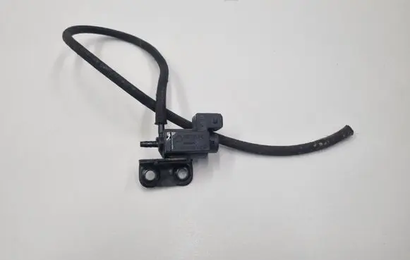 BMW 1 E81 E87 Turbo solenoid valve 1742712 72234100 07T298