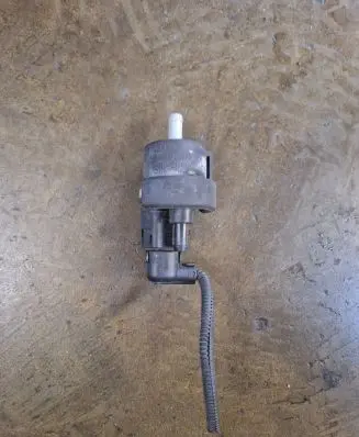 Volkswagen PASSAT B6 Valve vacuum 058133459