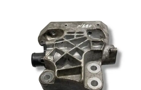 Engine mounting bracket
