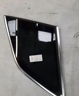 Audi Q7 4M Front triangle window/glass 
