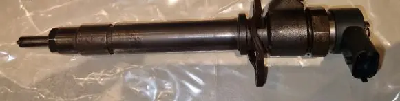 Volvo V70 Fuel injector 8658352