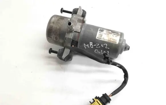 Mercedes-Benz E W212 Vacuum pump A0004302832