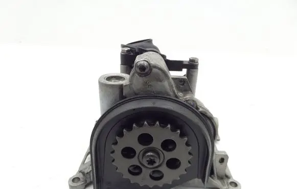 Mini Cooper Countryman R60 Oil pump 7811924