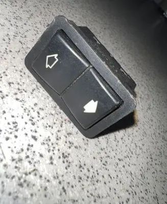 BMW 5 E39 Electric window control switch 8368974