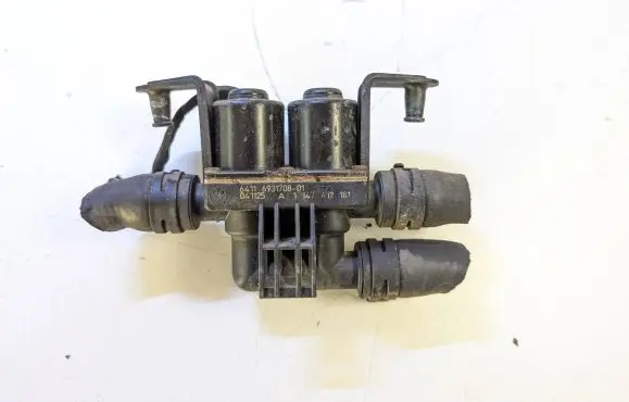 BMW 6 E63 E64 Coolant heater control valve 6931708 041125