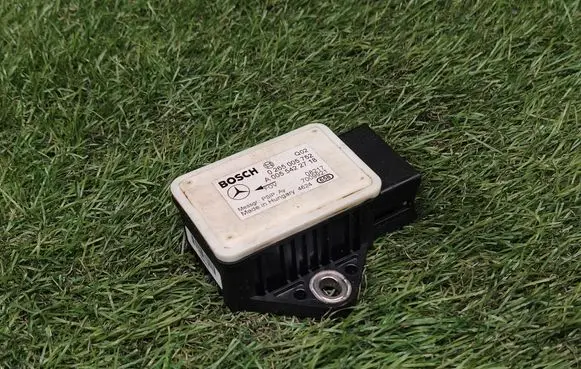 Mercedes-Benz E W211 ESP acceleration yaw rate sensor A0055422718 0265005752