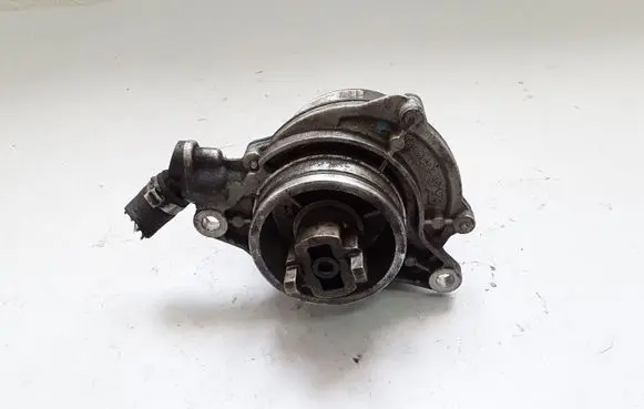 BMW X3 E83 Vacuum pump 700437012 11667791232 7791232