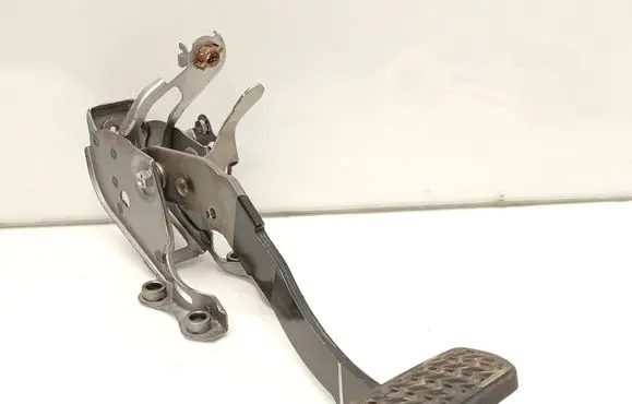 Toyota Yaris Brake pedal 