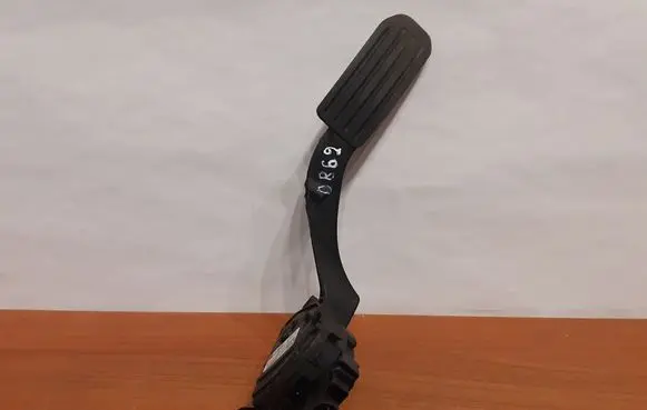 Ford Mondeo MK IV Accelerator throttle pedal 6980 6PV009220
