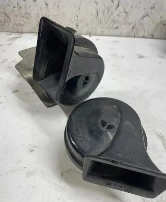 BMW 5 E60 E61 Horn signal 6935988