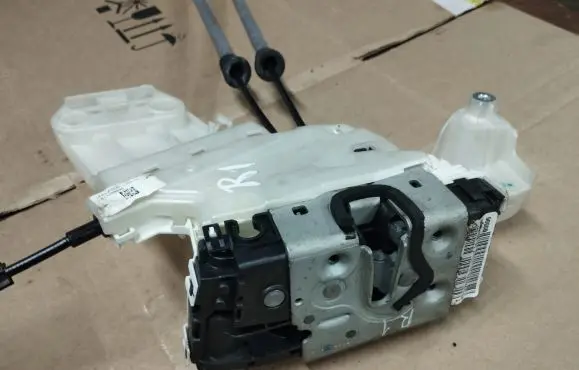 Jeep Renegade Front door lock P5193659900