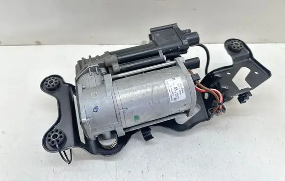 BMW X5 F15 Air suspension compressor/pump 6875177