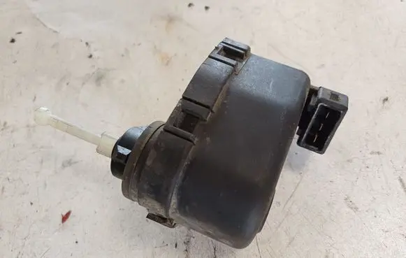 Volkswagen Golf III Headlight level adjustment motor 8A0941295 165941295