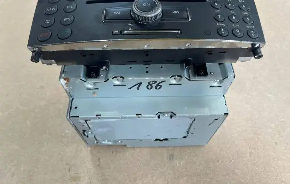 Mercedes-Benz C W204 Navigation unit CD/DVD player a2048709990 A2048709990 A0004427860