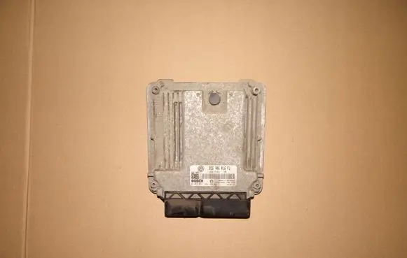 Volkswagen Golf V Engine control unit/module 0281011902