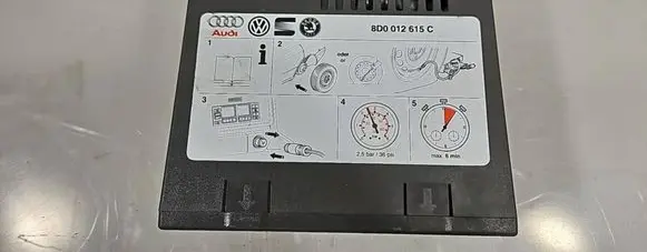 Volkswagen PASSAT B6 Tire air pump compressor 8D0012615C