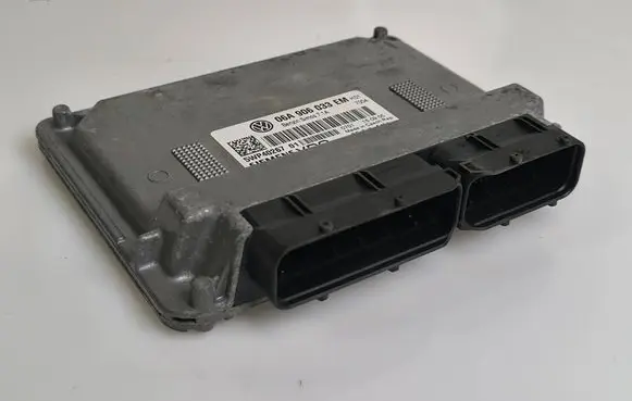 Volkswagen Golf V Engine control unit/module 06A906033EM 5WP40267