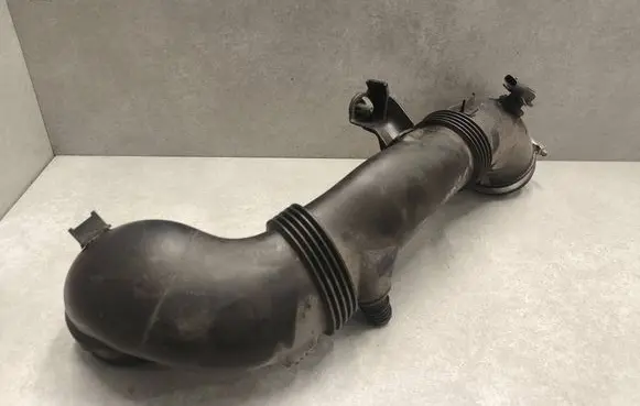 Mercedes-Benz C W205 Intercooler hose/pipe A6260900137 70569005 165751306r
