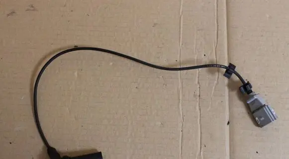 Volkswagen Golf IV Crankshaft position sensor 03890731D