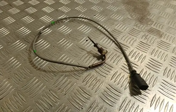 Volkswagen PASSAT B8 Exhaust gas temperature sensor 04L906088BL