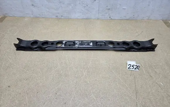 Toyota Avensis T270 Front axle beam 