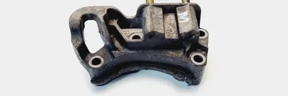 Mazda 3 I Engine mounting bracket