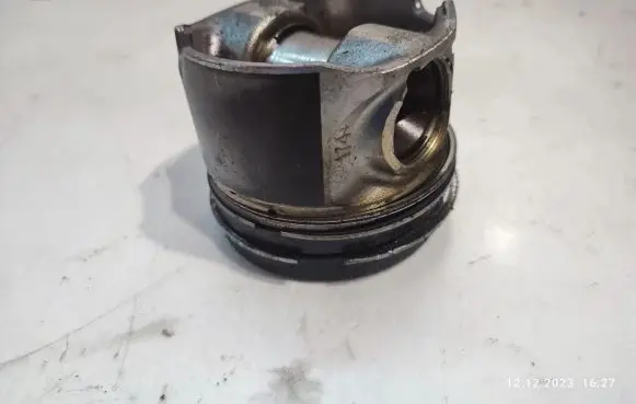 Audi A5 8T 8F Piston 