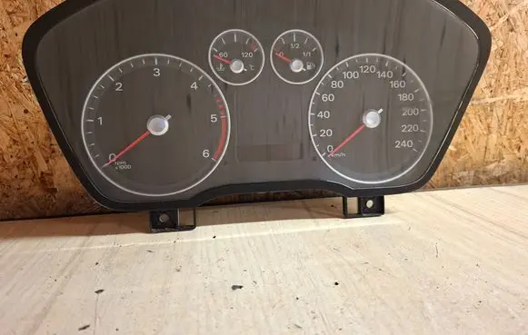 Ford Focus Speedometer (instrument cluster) 7M5T10849