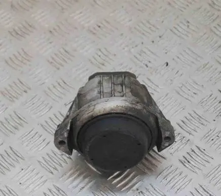 BMW 3 E90 E91 Engine mount bracket 13981112
