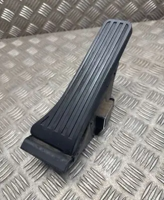 Mercedes-Benz E W212 Accelerator throttle pedal A2043000004