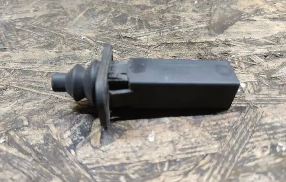 Cadillac SRX Fuel cap release pull handle 15887891