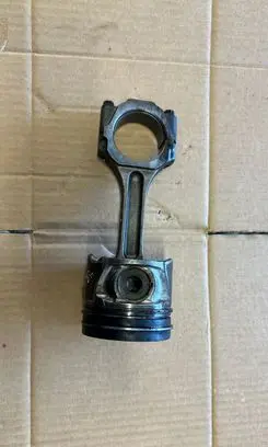 Hyundai Santa Fe Piston with connecting rod