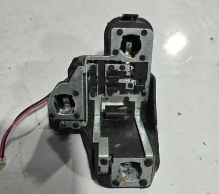 Volvo S40, V40 Tail light bulb cover holder 31335539