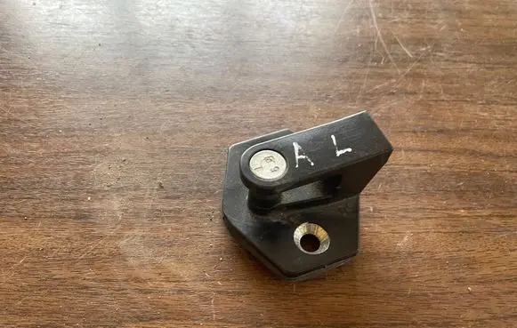 BMW 5 E39 Rear door lock loop/hook striker 8176350