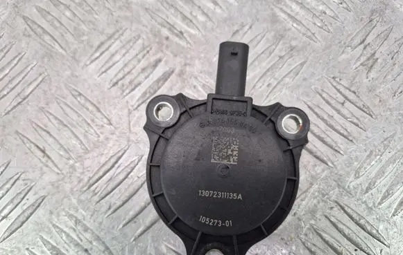 Mercedes-Benz A W176 Camshaft vanos timing valve A2761560490