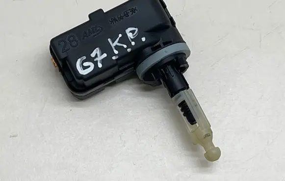 Volkswagen Golf VII Headlight level adjustment motor 5G0941295