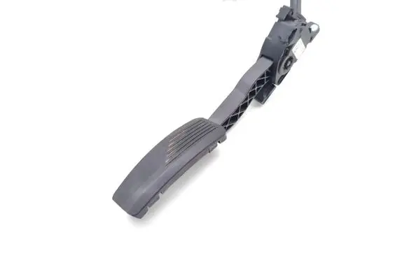 Accelerator throttle pedal