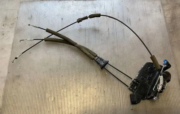 Nissan X-Trail T31 Front door lock I120009 7510