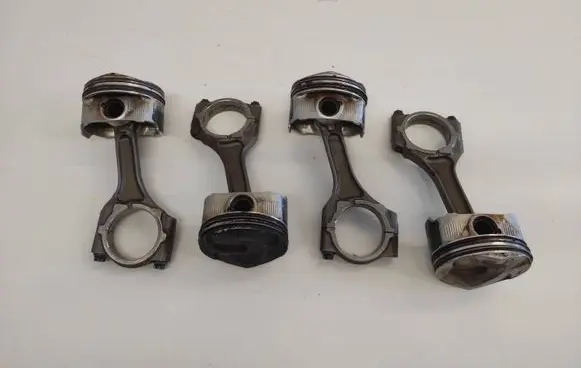 Subaru Impreza V Piston with connecting rod DH32890 DH32971