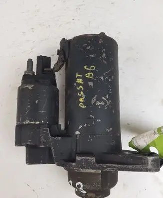 Volkswagen PASSAT B6 Starter motor 0001123012