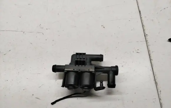 BMW 5 GT F07 Coolant heater control valve 9119164 1147412200 130306