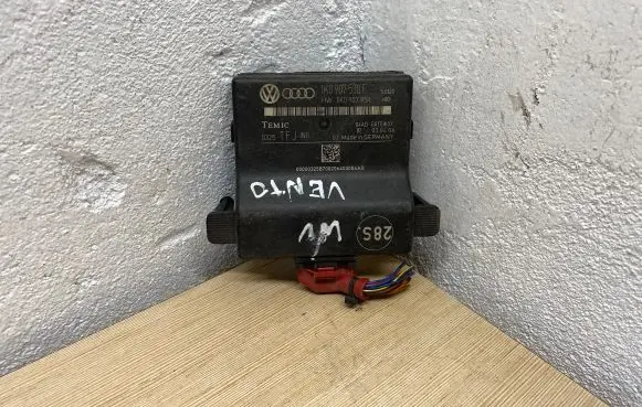 Volkswagen PASSAT B7 Gateway control module 1K0907530F 1K0907951